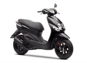 big-front-view-yamaha-neos-50cc-scooter-rental-in-madeira-funchal